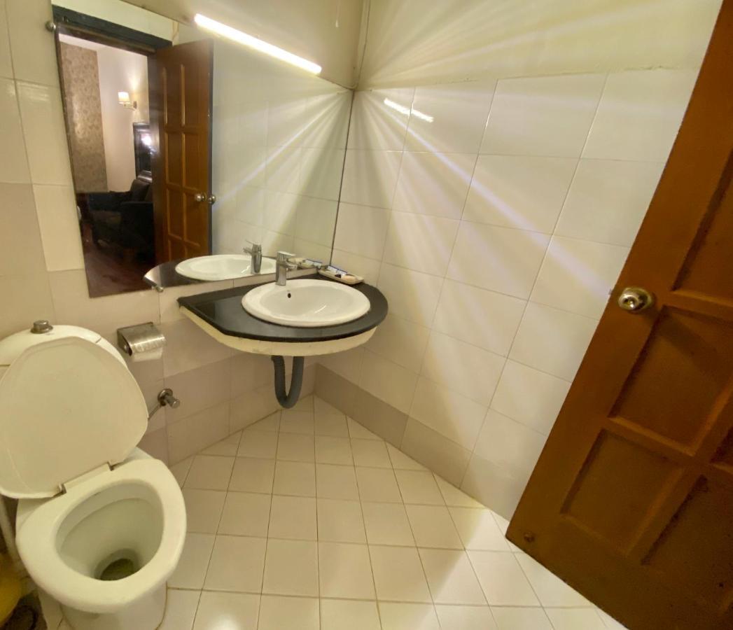Shelton Hotel Lahore Luaran gambar